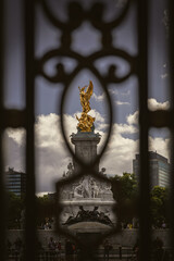 London Parliament sculpture 