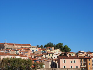 Fototapeta na wymiar Colourful houses in the town of Collioure