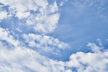 Obraz premium Beatiful blue sky with clouds on a sunny day