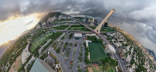 Puente atirantado en Monterrey, Nuevo León, México.
