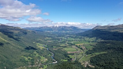 Fototapeta na wymiar plateau et montagne au centre de la Norvège Hardangervidda