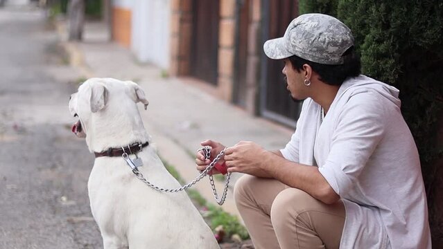 joven hipster en las calles de la colonia