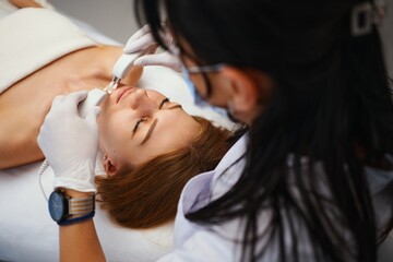Skin treatment with microcurrents.