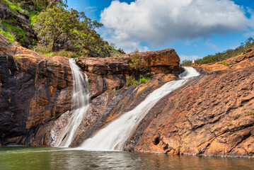 Fototapeta na wymiar Serpentine Falls is one of Perth’s best waterfalls and is stunning, with ancient landforms, woodlands, and the Serpentine River valley gorge crossing through it