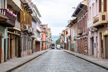 Fototapeta na wymiar street view of cuenca old town, ecuador