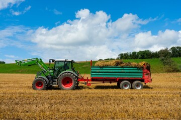 Obraz premium Combine harvester working on a field