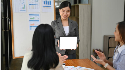Asian businesswoman or business consultant leads the meeting