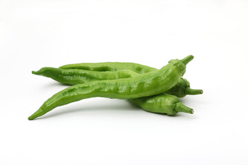 緑色の唐辛子、白い背景