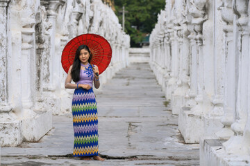 Myanmar woman at Sandamuni pagoda in Mandalay