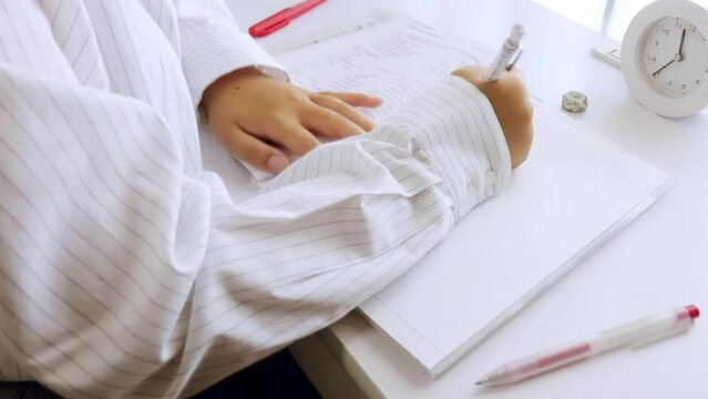 学生の勉強風景　タイムラプス映像　受験勉強　テスト勉強