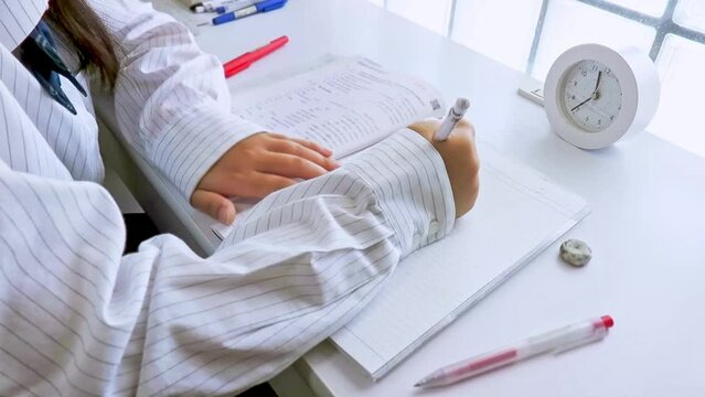 学生の勉強風景　受験勉強　テスト勉強