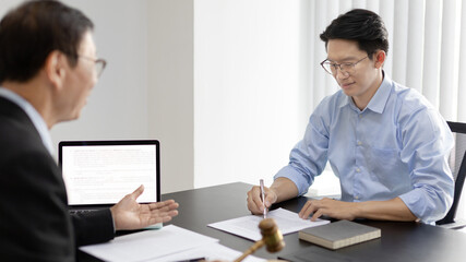 Attorney or judge provides legal advice to the client in the courtroom, Ethics in the courts include justice and impartiality, Legal consultant, Scales of justice, Law hammer, Litigation and justice.