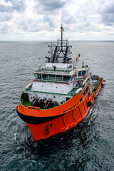 Sea tow in the high sea