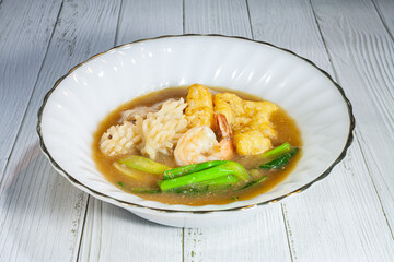 Noodles with  sea food in Gravy Sauce (Rad-Na Tale)