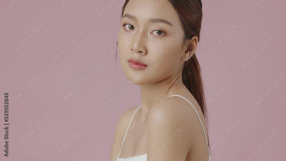 Wall mural beauty portrait of young asian woman with smooth healthy skin. beautiful young asian woman looking a