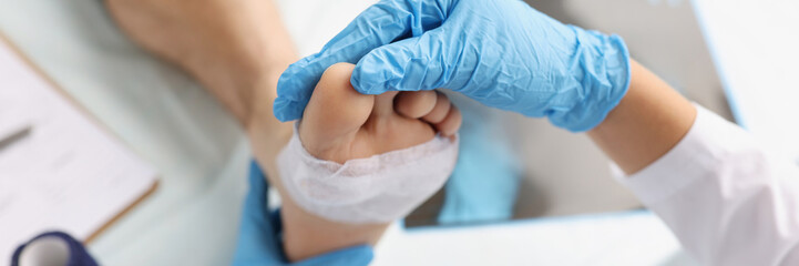 Doctor diagnoses pain and calluses on soles of feet