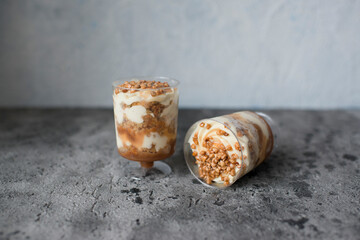 Baking with caramel in a cup