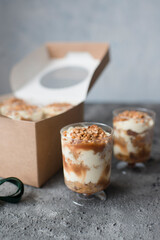 Baking with caramel in a cup