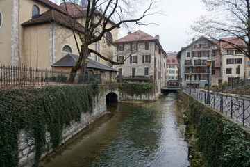 Fototapeta na wymiar view of the old colorful buildings of the town of annecy france by the river from the bridge