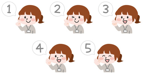 数を数える私服の女性スタッフ