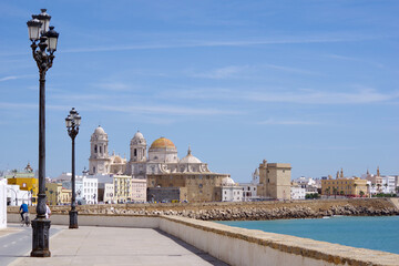 Cathédrale de Cadix face à l'Océan © Clemence Béhier