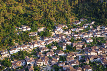 Fototapeta premium Panorama du quartier de Gorica depuis la fortesse, Berat