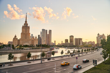 Naklejka premium Moscow, Russia - 30.07.2022: Embankment of the Moscow River with a view of the hotel Ukraine and Moscow City