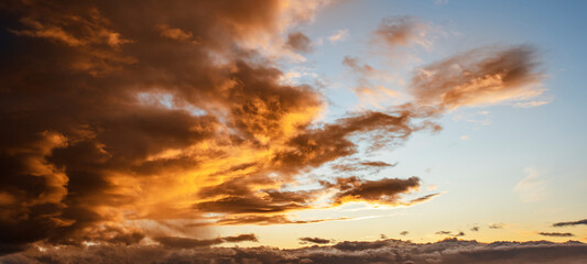 Fototapeta na wymiar Wolken am Himmel als Hintergrund
