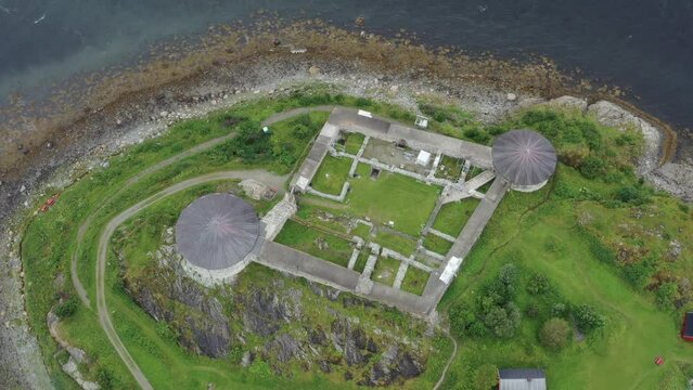 survol du fjord de Trondheim et Ch&acirc;teau de Steinvikholm (Trondheimsfjord)