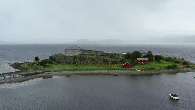 survol du fjord de Trondheim et Ch&acirc;teau de Steinvikholm (Trondheimsfjord)