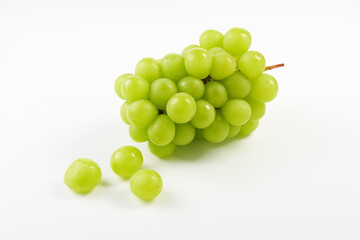 マスカット（葡萄）を白背景で