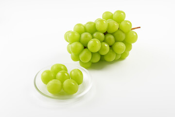 マスカット（葡萄）を白背景で
