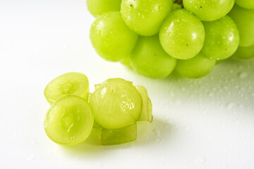 マスカット（葡萄）を白背景で