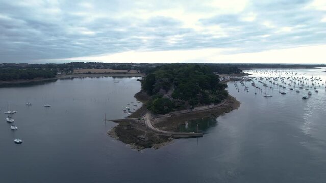 lake and clouds - golf du morbihan