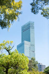 緑に囲まれたあべのハルカス