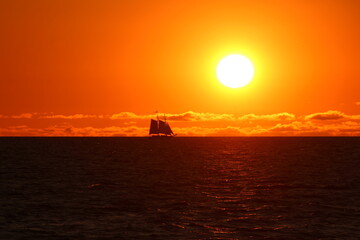 Fototapeta na wymiar sailboat silhouette at sunset