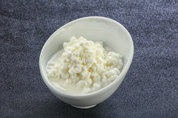 Dietary granulated cottage cheese for breakfast