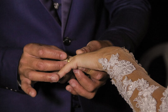 troca de alian&ccedil;as no casamento