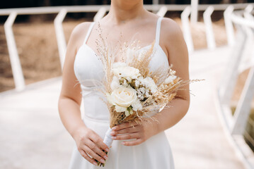 bride holding bouquet