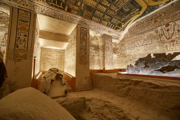 Foto op Plexiglas The Colorful Tomb of Ramesses VI in Luxor © Sailingstone Travel