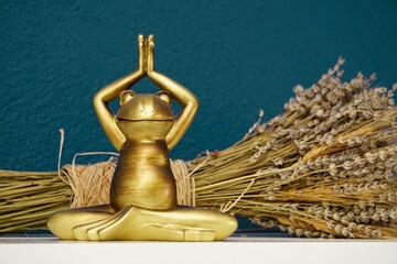 Tantra position frog figurine and sand clock