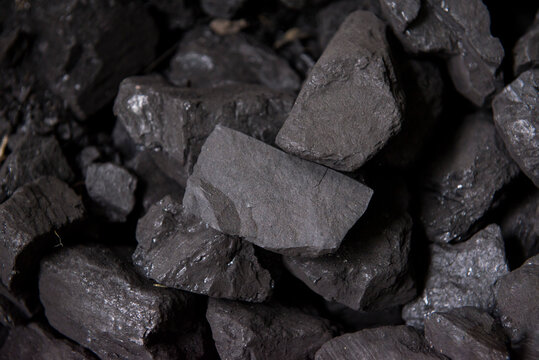 Węgiel kamienny jest kalorycznym opałem.
