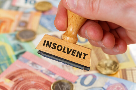 Insolvent auf Stempel Symbolbild Insolvenz Bankrott Schulden Finanzen und Wirtschaft Geld Krise als Business Konzept