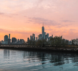 Fototapeta na wymiar city skyline at sunset beautiful scene New York City park views 