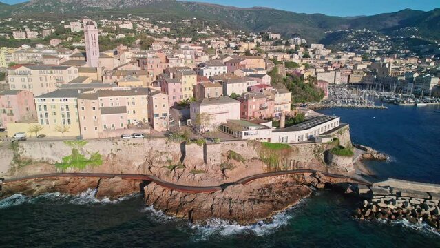 Corse, vue de Bastia et de sa citadelle g&eacute;noise