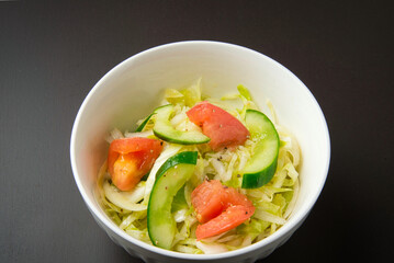 自宅で簡単に作れる、見た目がちょっとおしゃれな感じの新鮮野菜のマリネ
