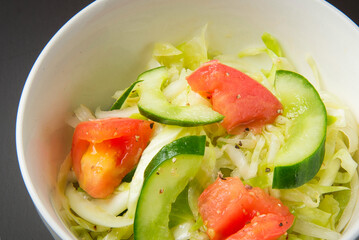 自宅で簡単に作れる、見た目がちょっとおしゃれな感じの新鮮野菜のマリネ