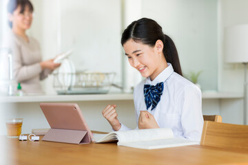 Fototapeta premium 女子校生 学習