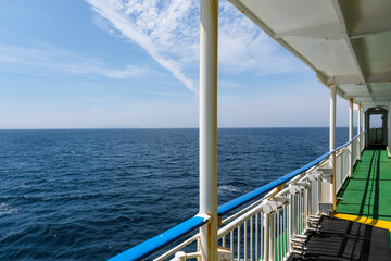 玄界灘を進むフェリー船からの景色