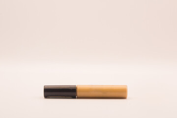 Equipment for decorating the face for women